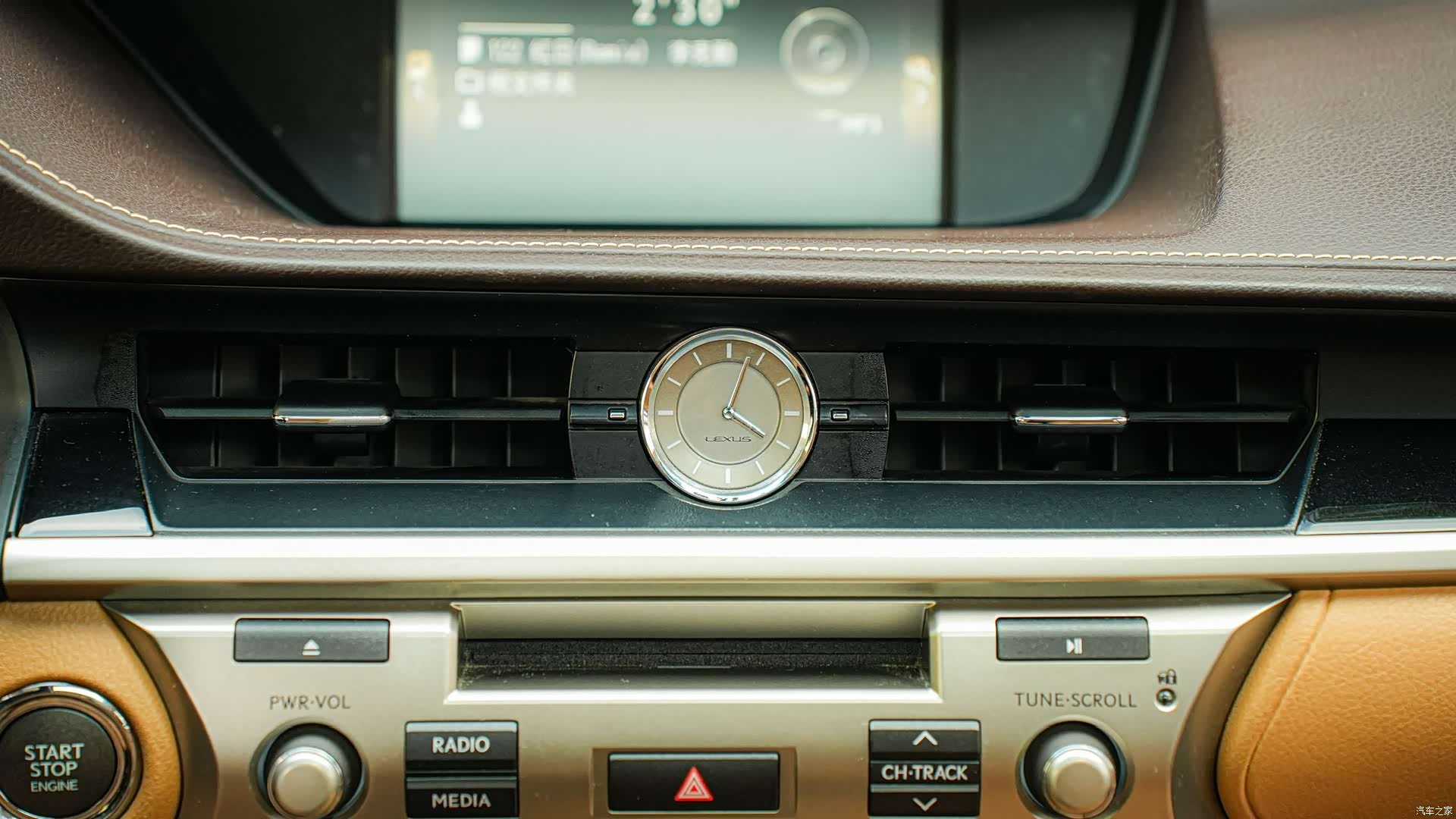 Lexus ES, 2018 18