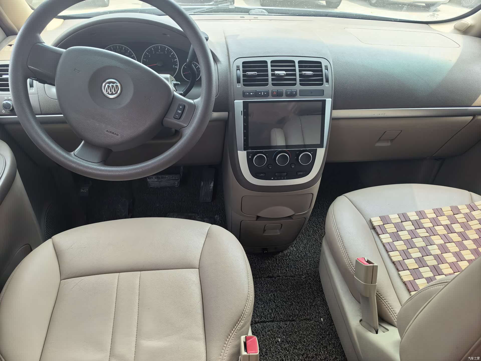 Buick GL8, 2017 9