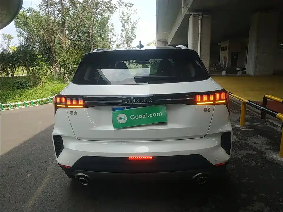 Lynk & Co 06