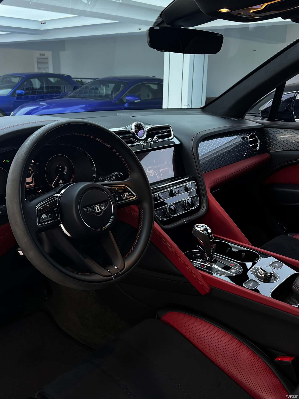 Bentley Bentayga, 2022 11