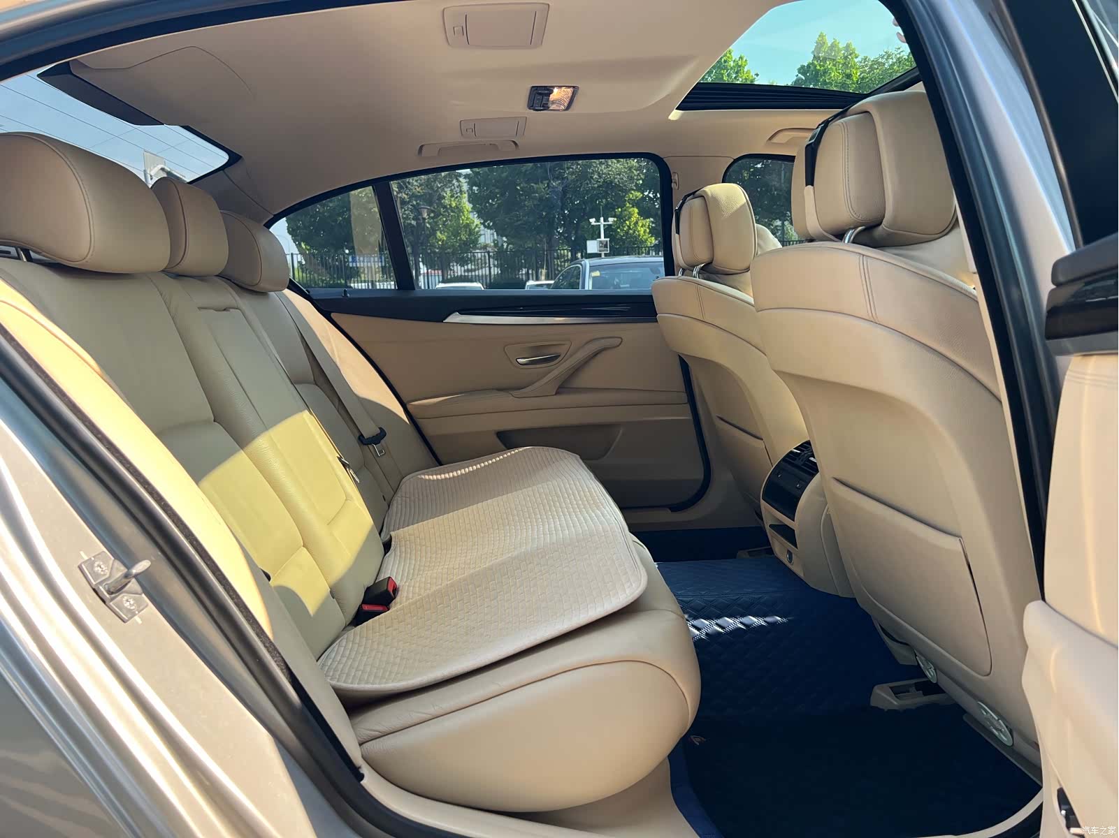 BMW 5 Series, 2011 15