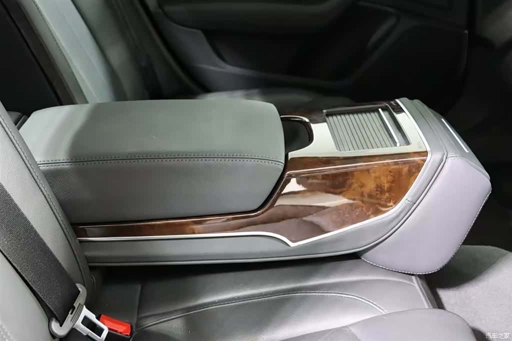 Audi A6L, 2017 12