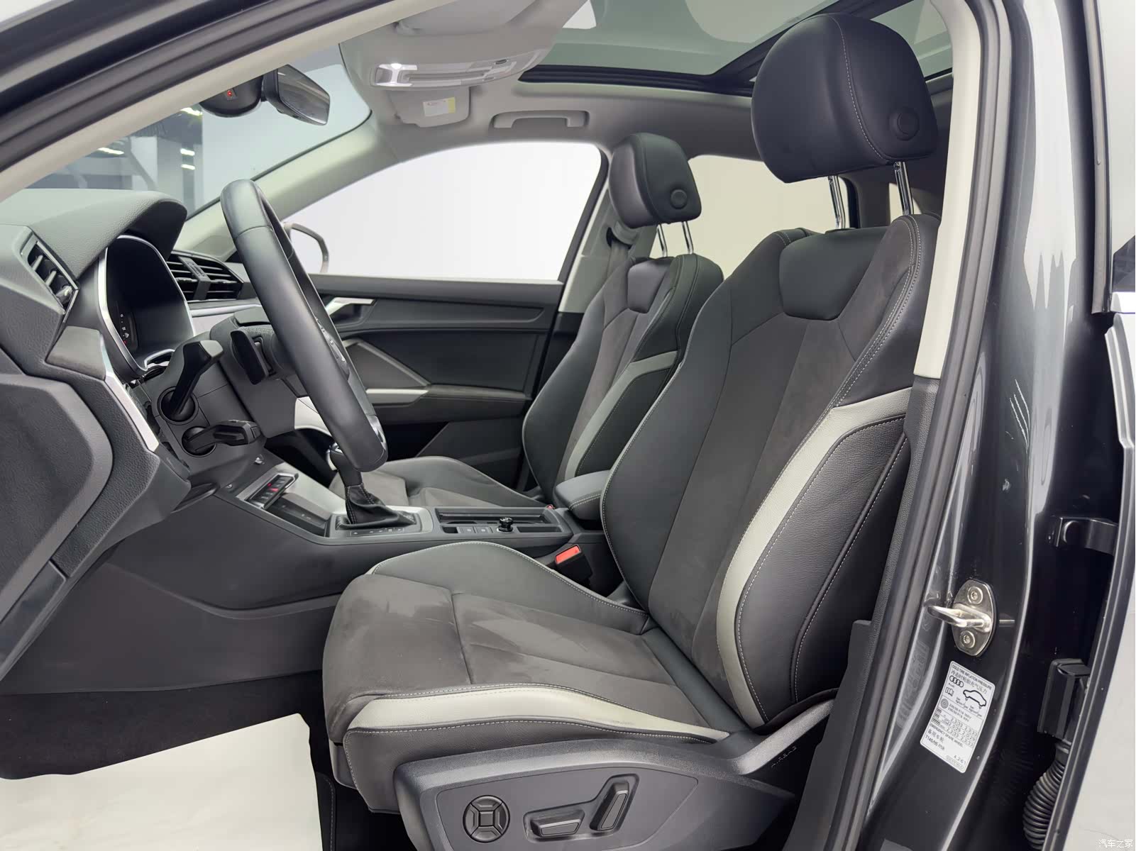 Audi Q3, 2023 11