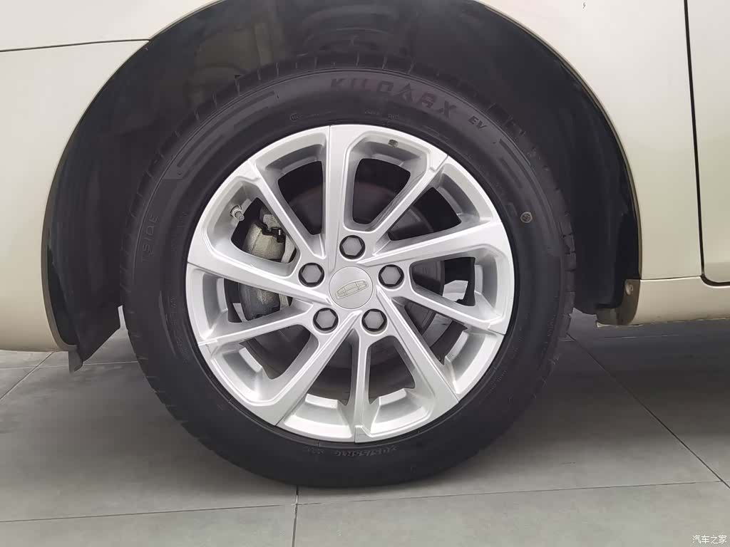Geely Emgrand, 2021 17