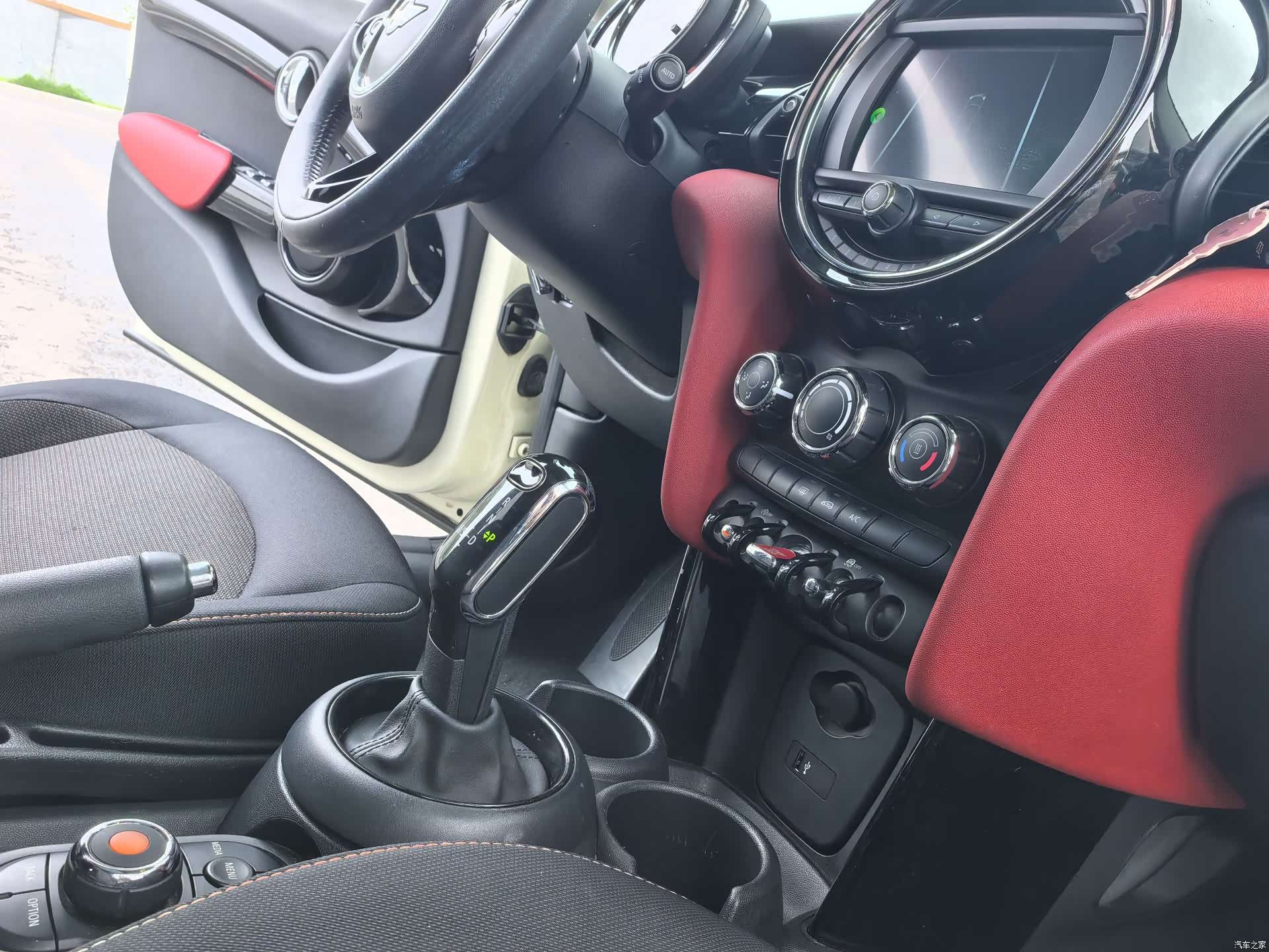 Mini ONE, 2019 13