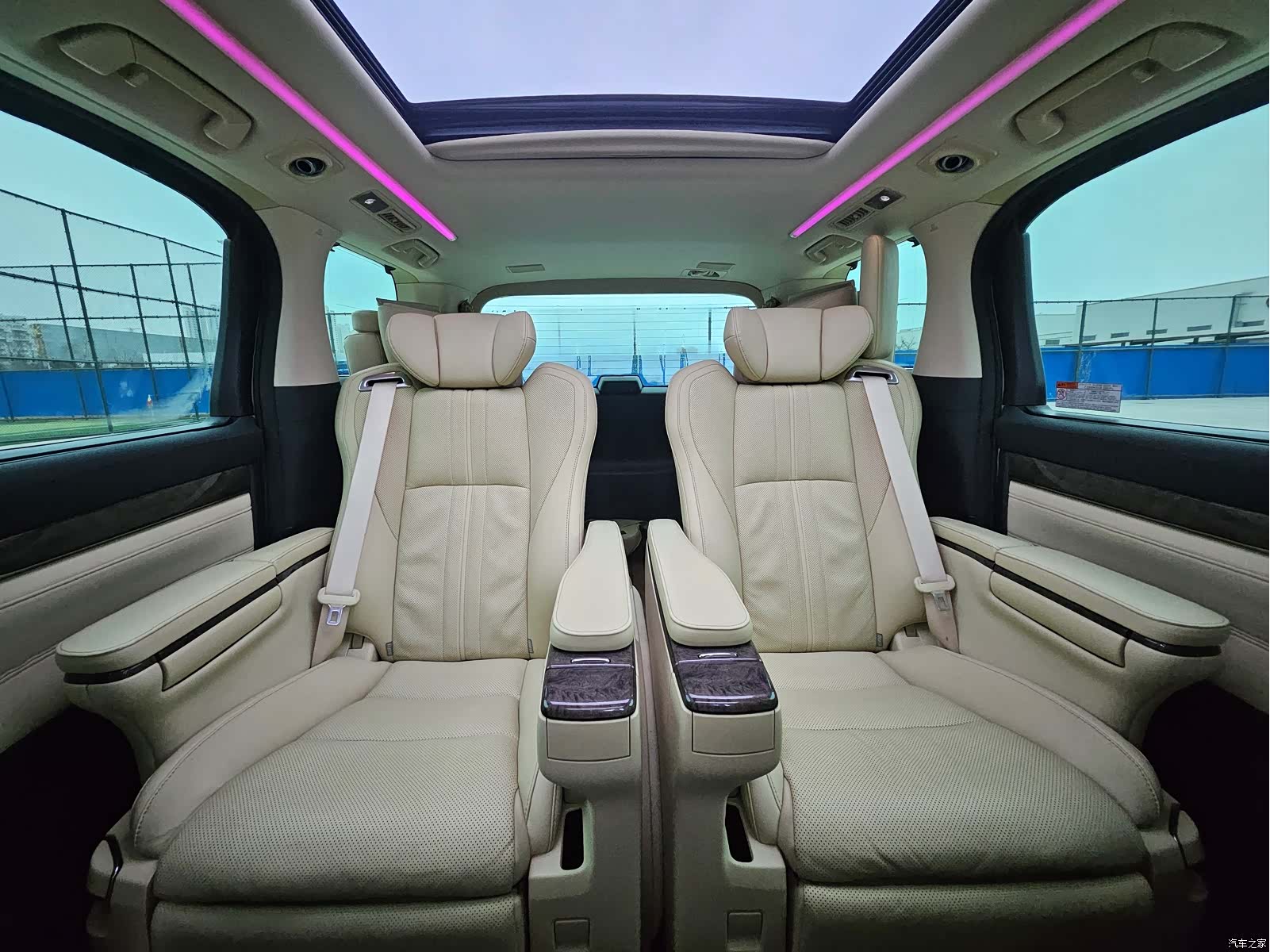 Toyota Vellfire, 2022 23