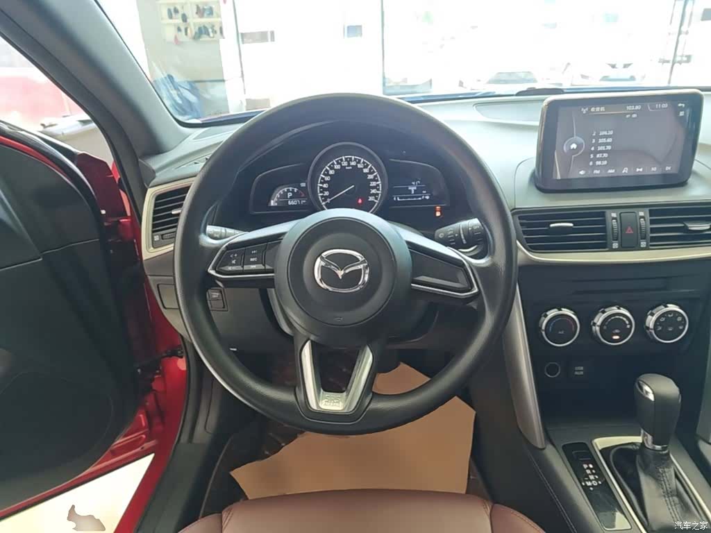 Mazda CX-4, 2018 11