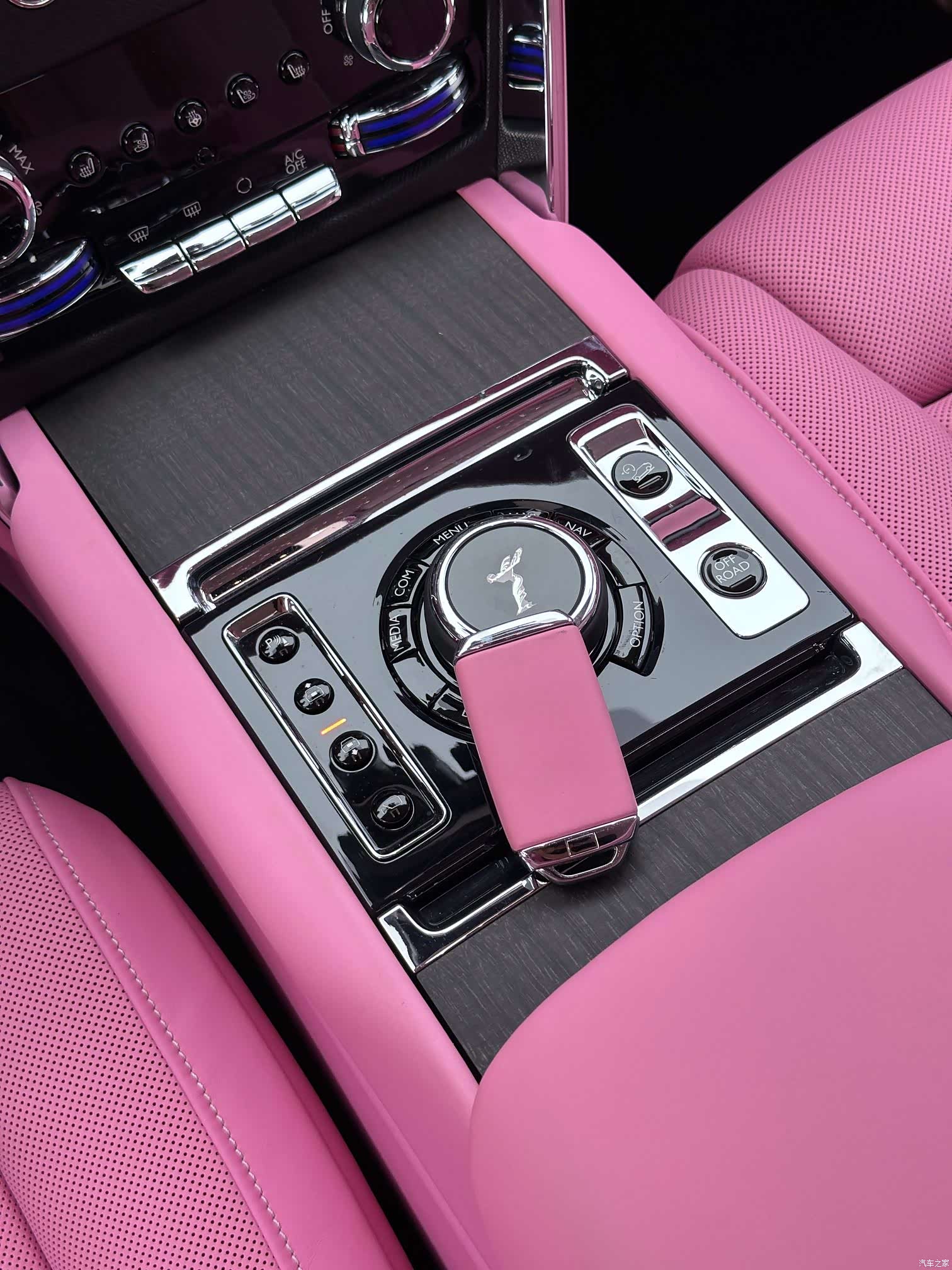 Rolls-Royce Cullinan, 2023 23