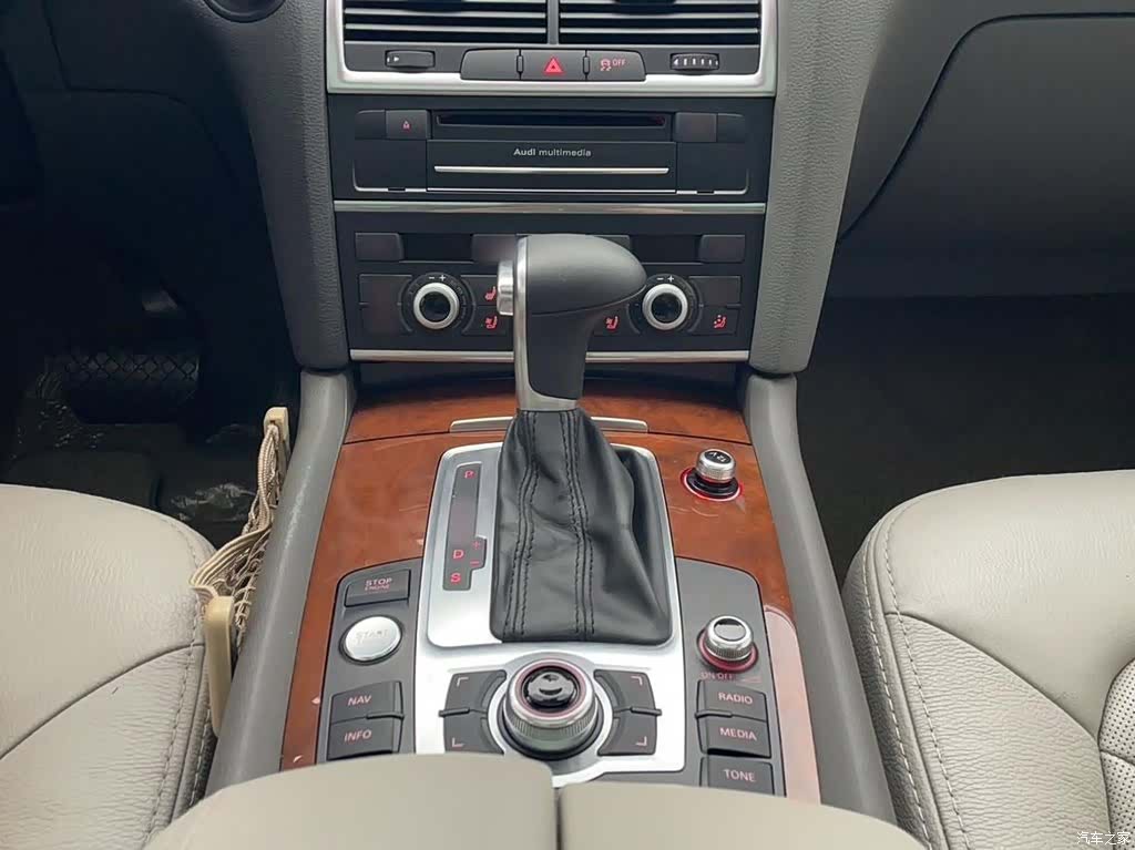 Audi Q7, 2015 6