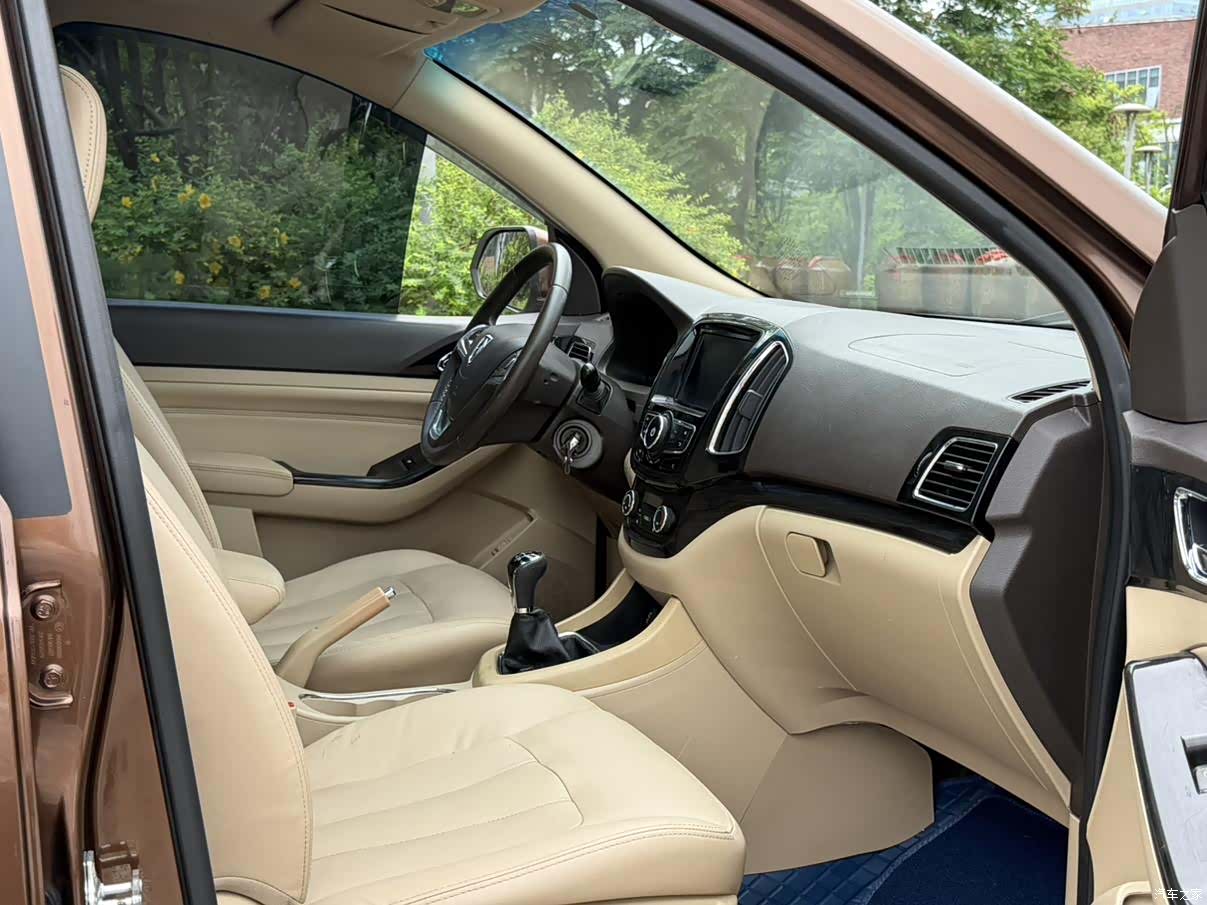 Wuling 730, 2016 7