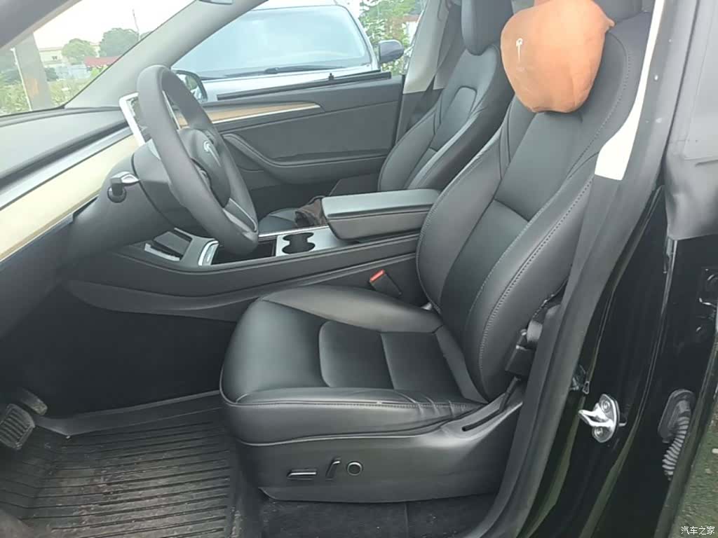 Tesla Model Y, 2023 15