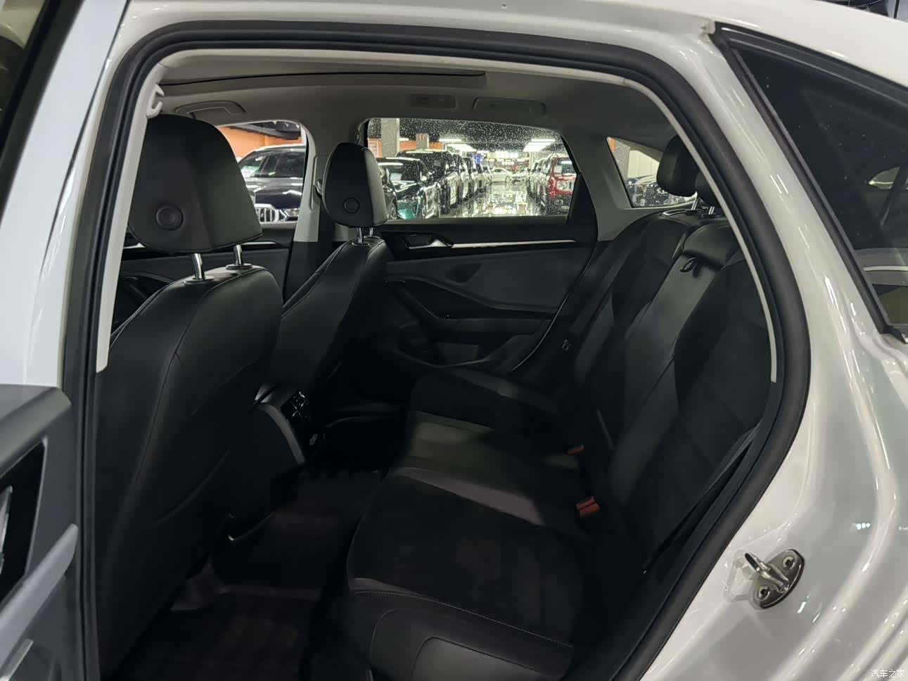 Volkswagen Sagitar, 2019 все фото