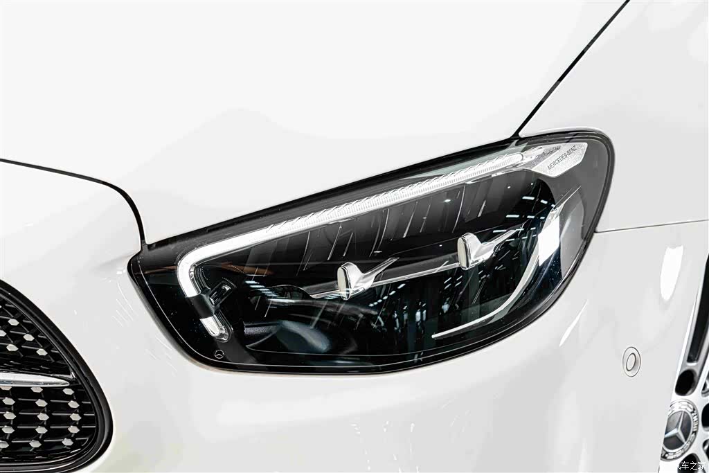 Mercedes-Benz E-Class, 2024 4