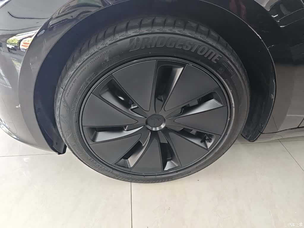 Tesla Model 3, 2025 25
