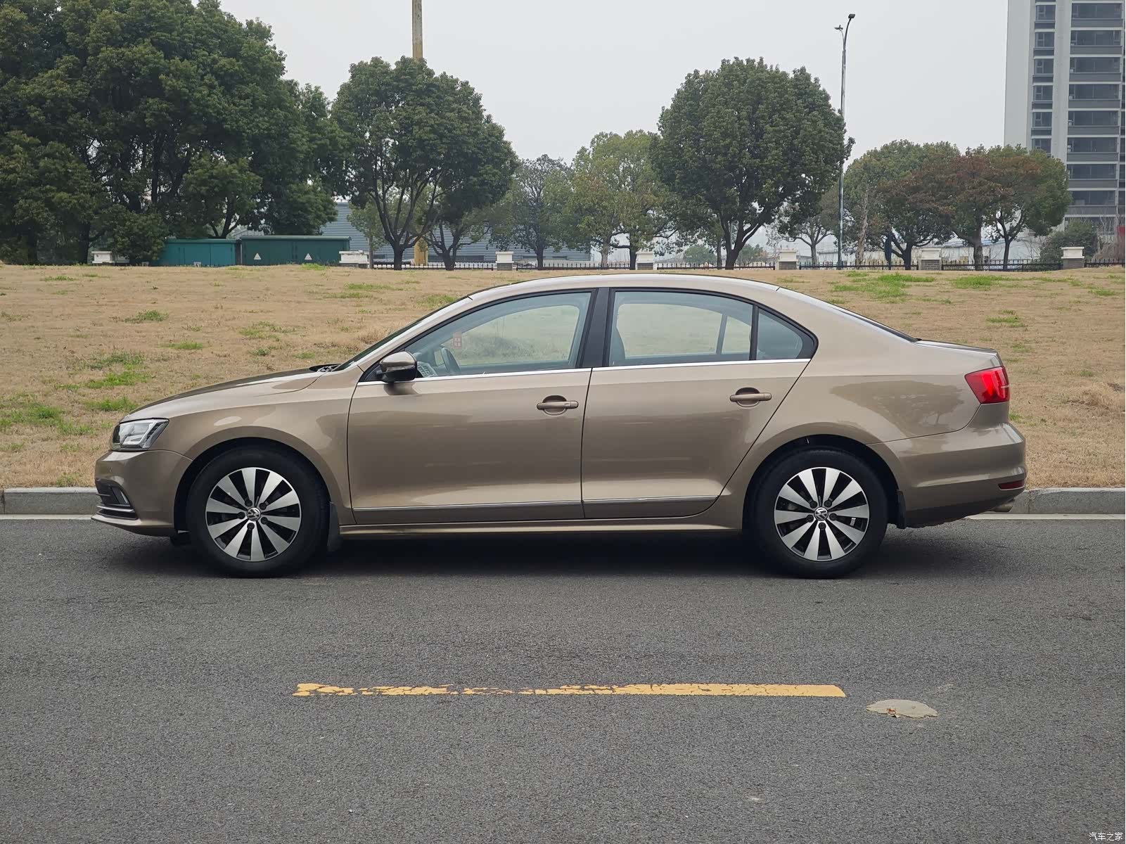 Volkswagen Sagitar, 2015 4