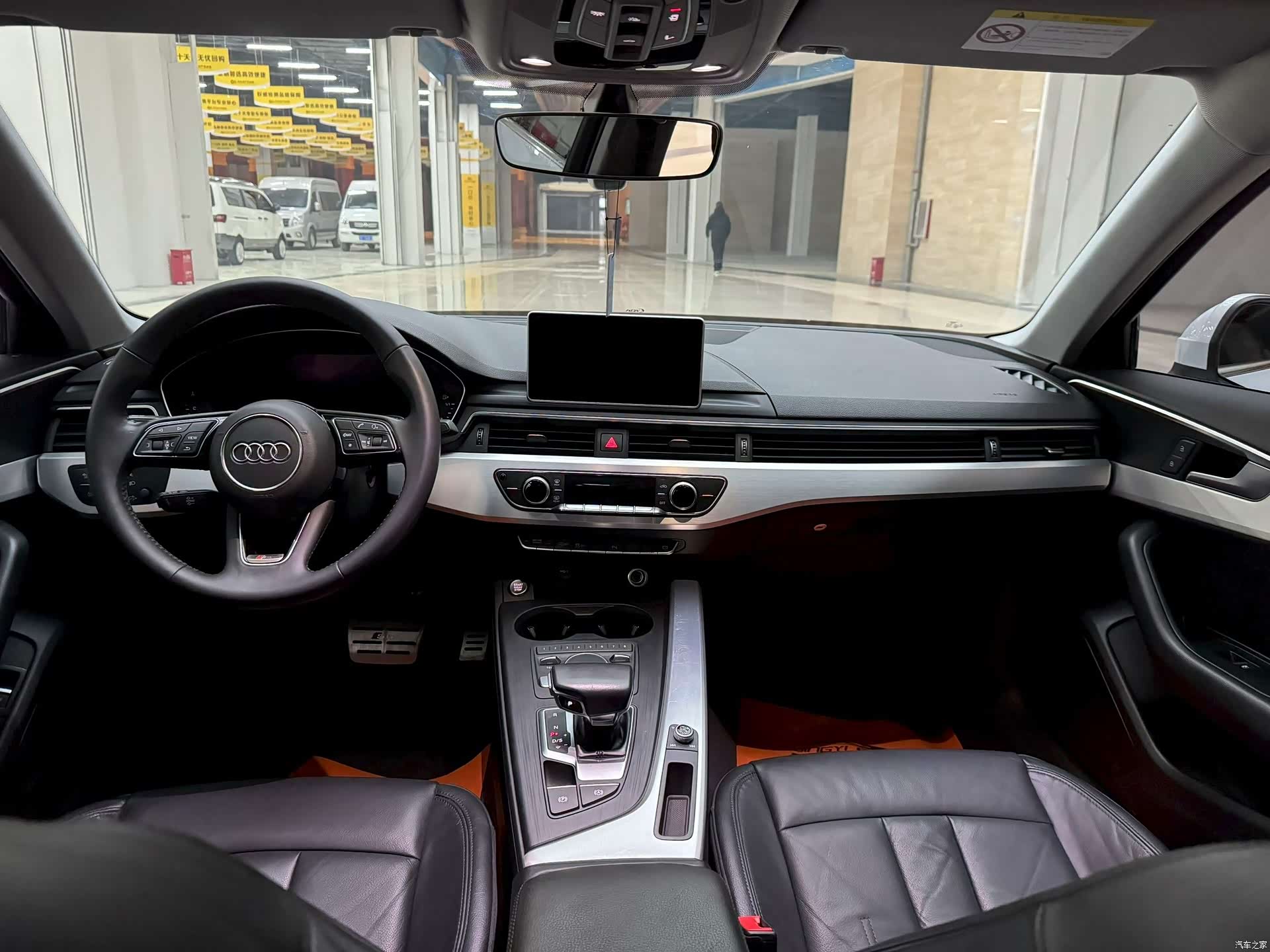 Audi A4L, 2018 все фото
