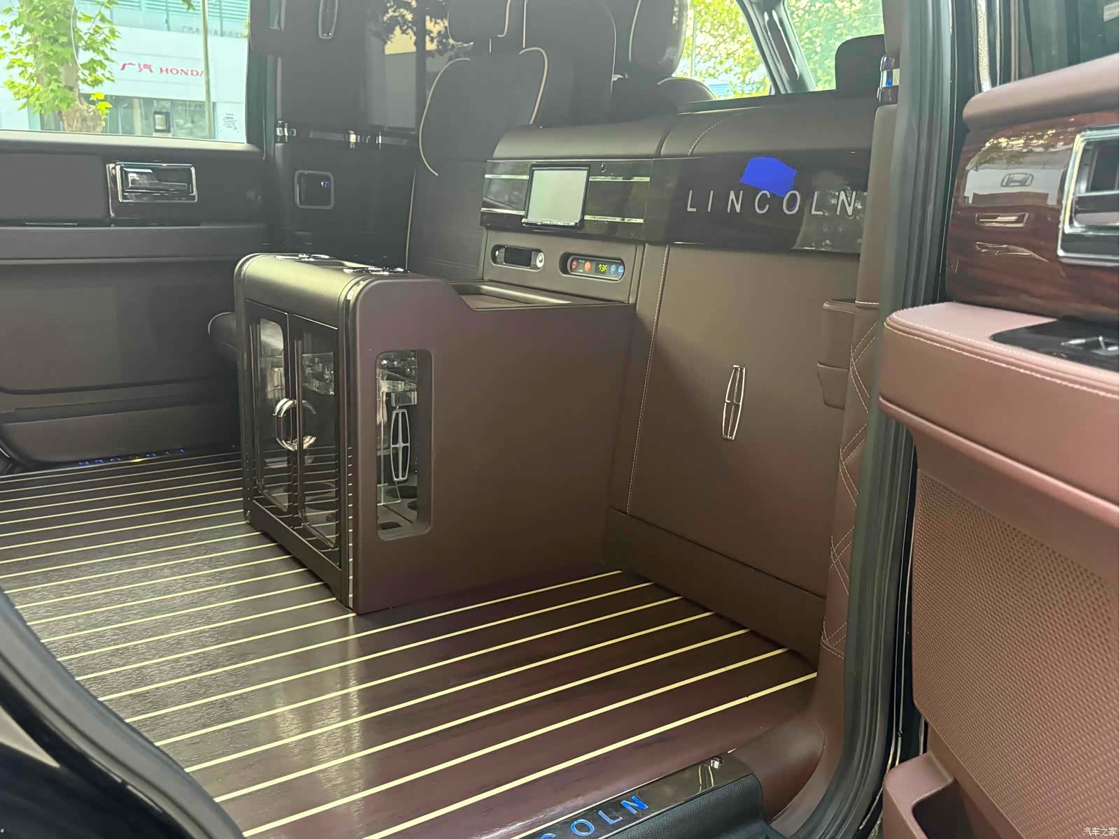 Lincoln Navigator, 2017 14