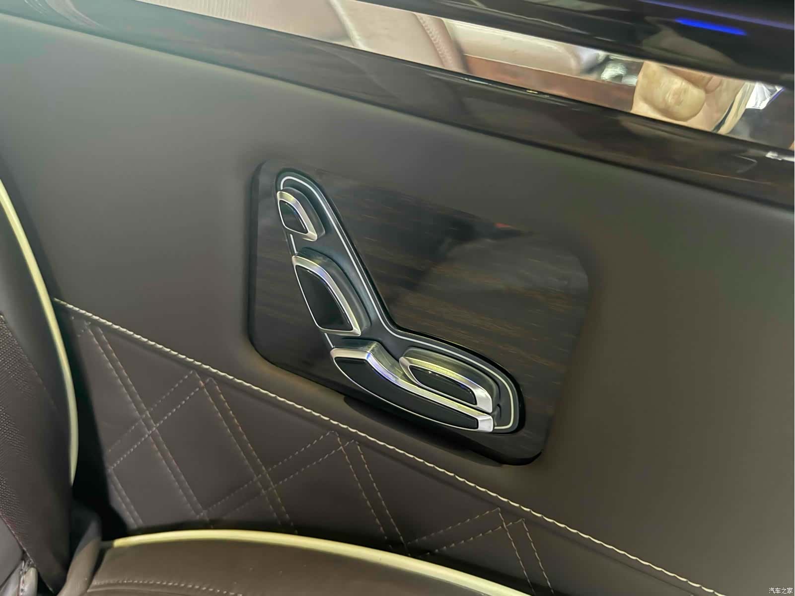 Lincoln Navigator, 2017 23