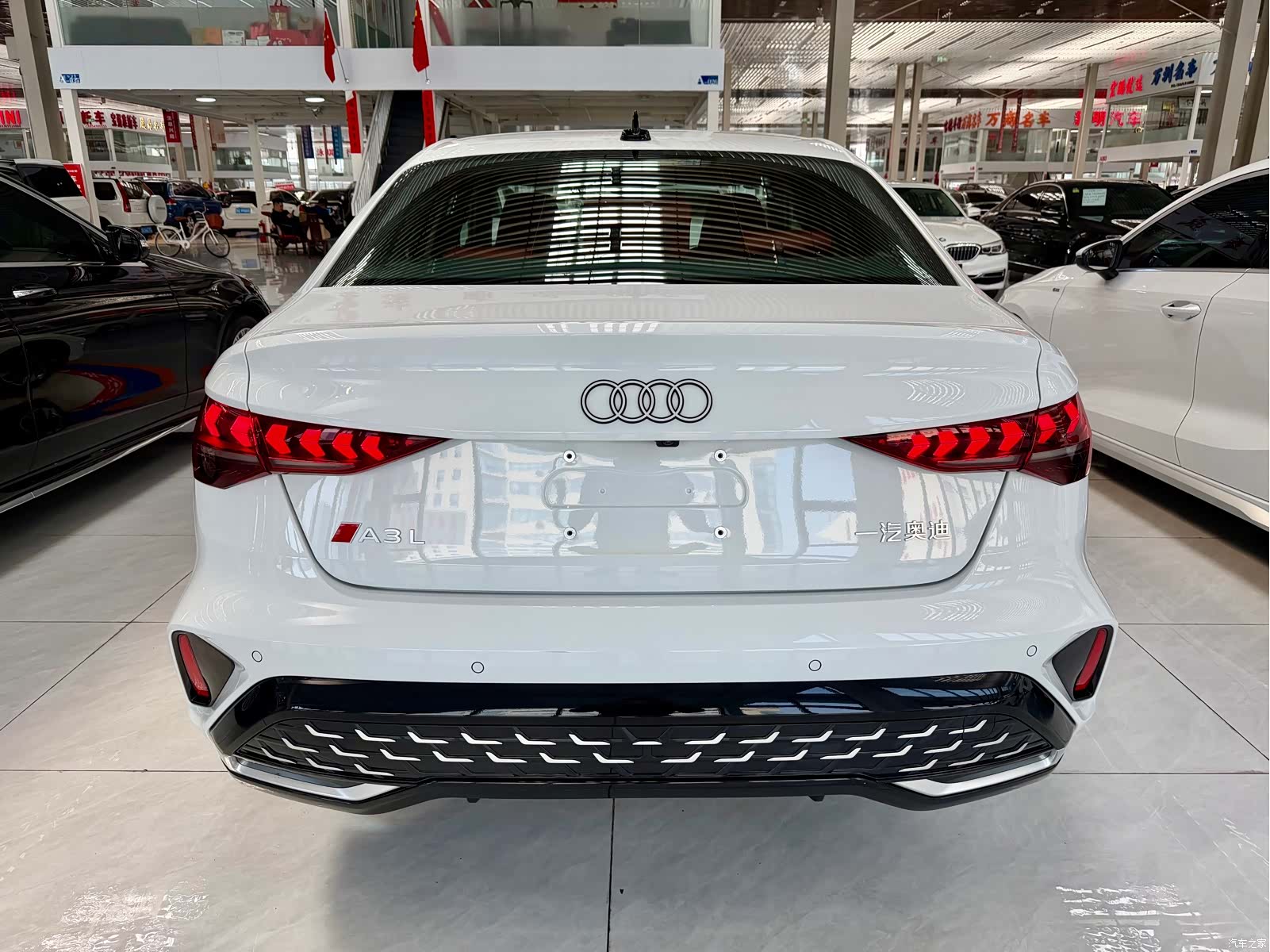 Audi Flying Spur, 2025 4