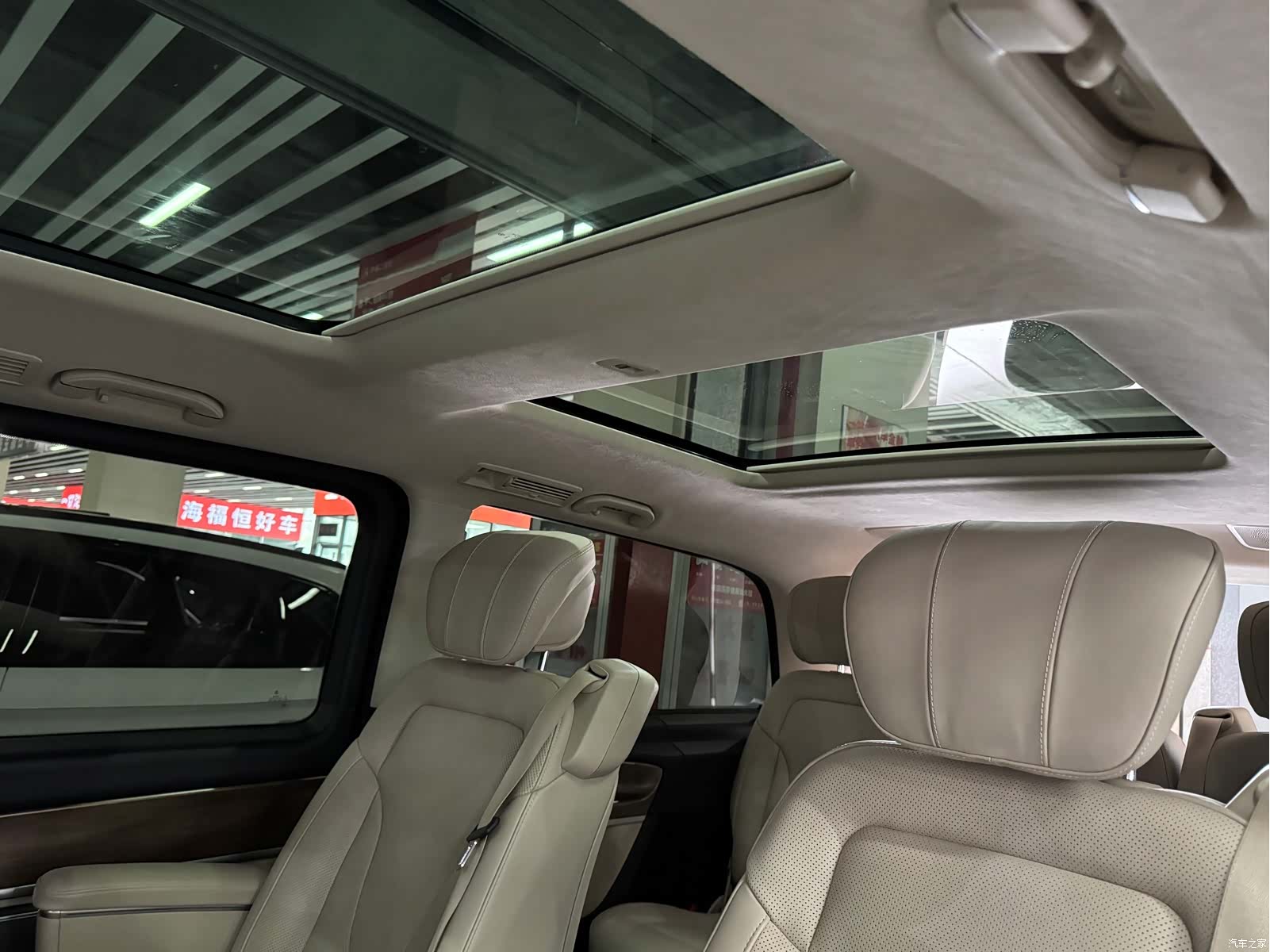Mercedes-Benz V-Class, 2023 10