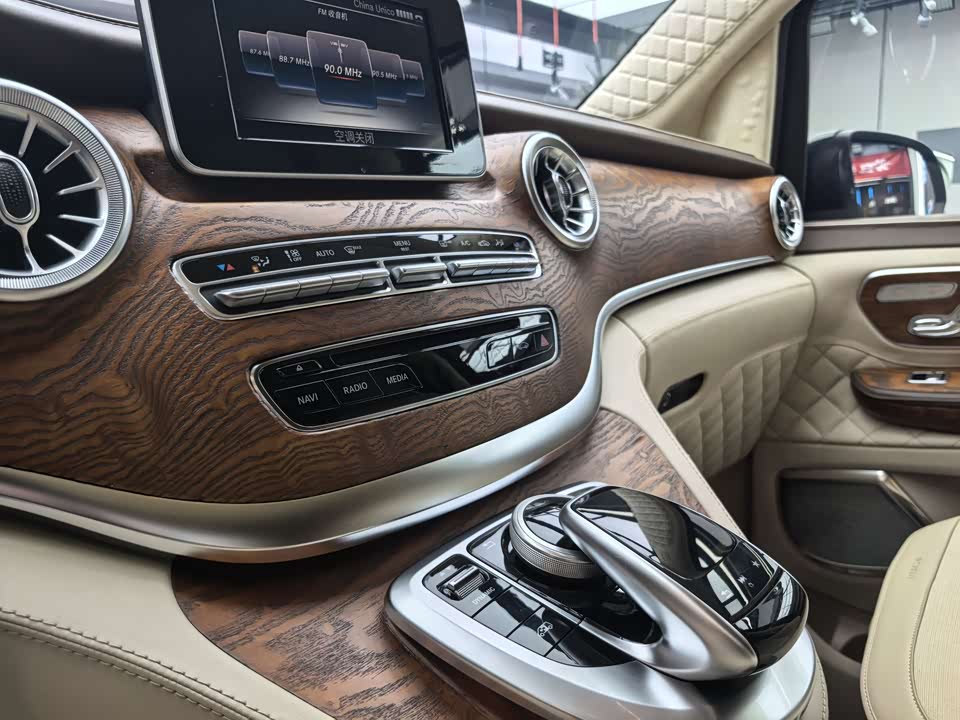 Mercedes-Benz V-class