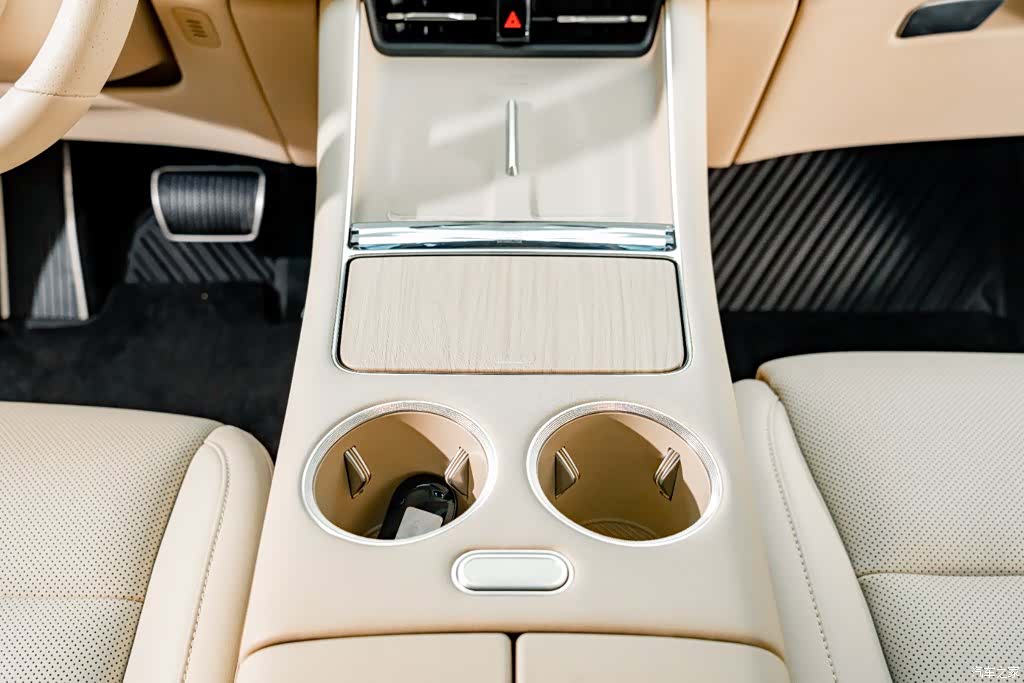 AITO M5, 2025 14