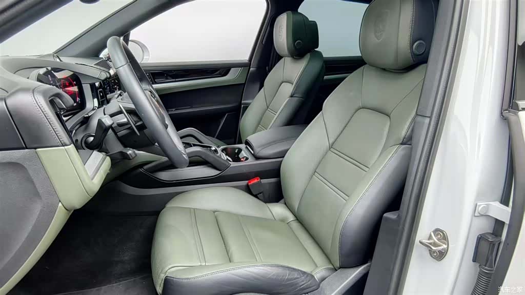 Porsche Cayenne, 2025 12