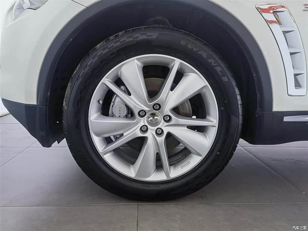 Infiniti QX70, 2020 11