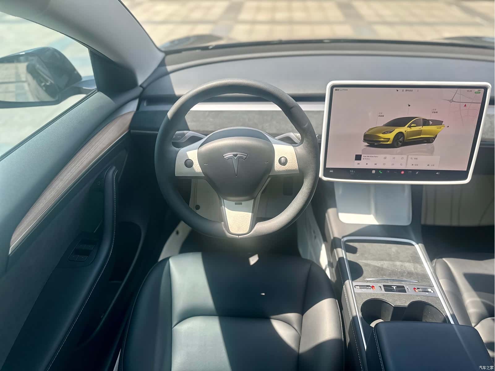 Tesla Model 3, 2023 4
