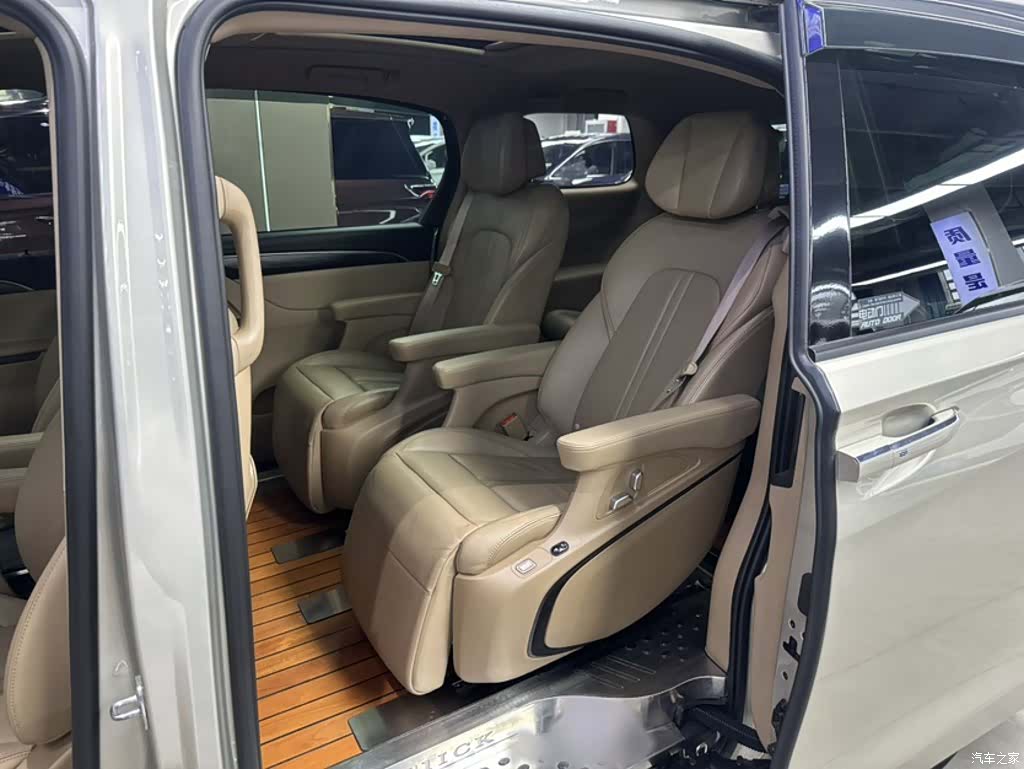 Buick GL8, 2021 9