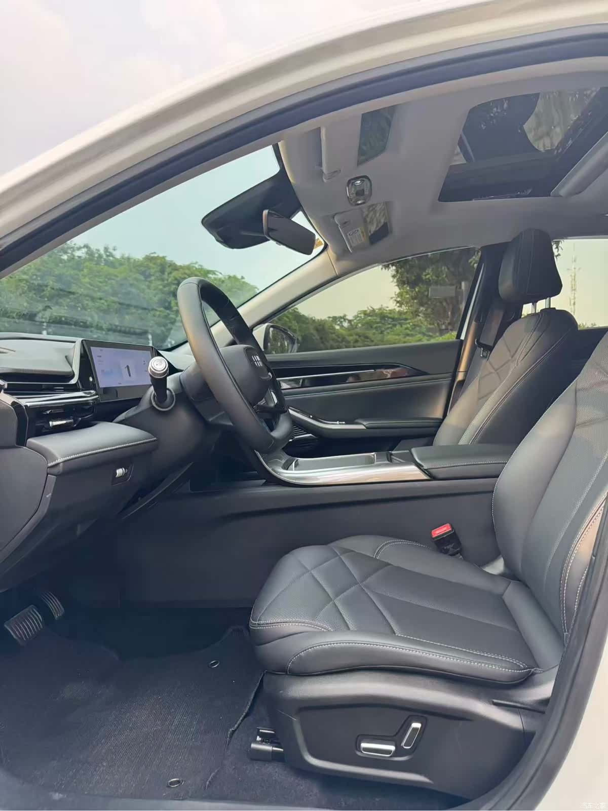 Geely Galaxy L6, 2024 13
