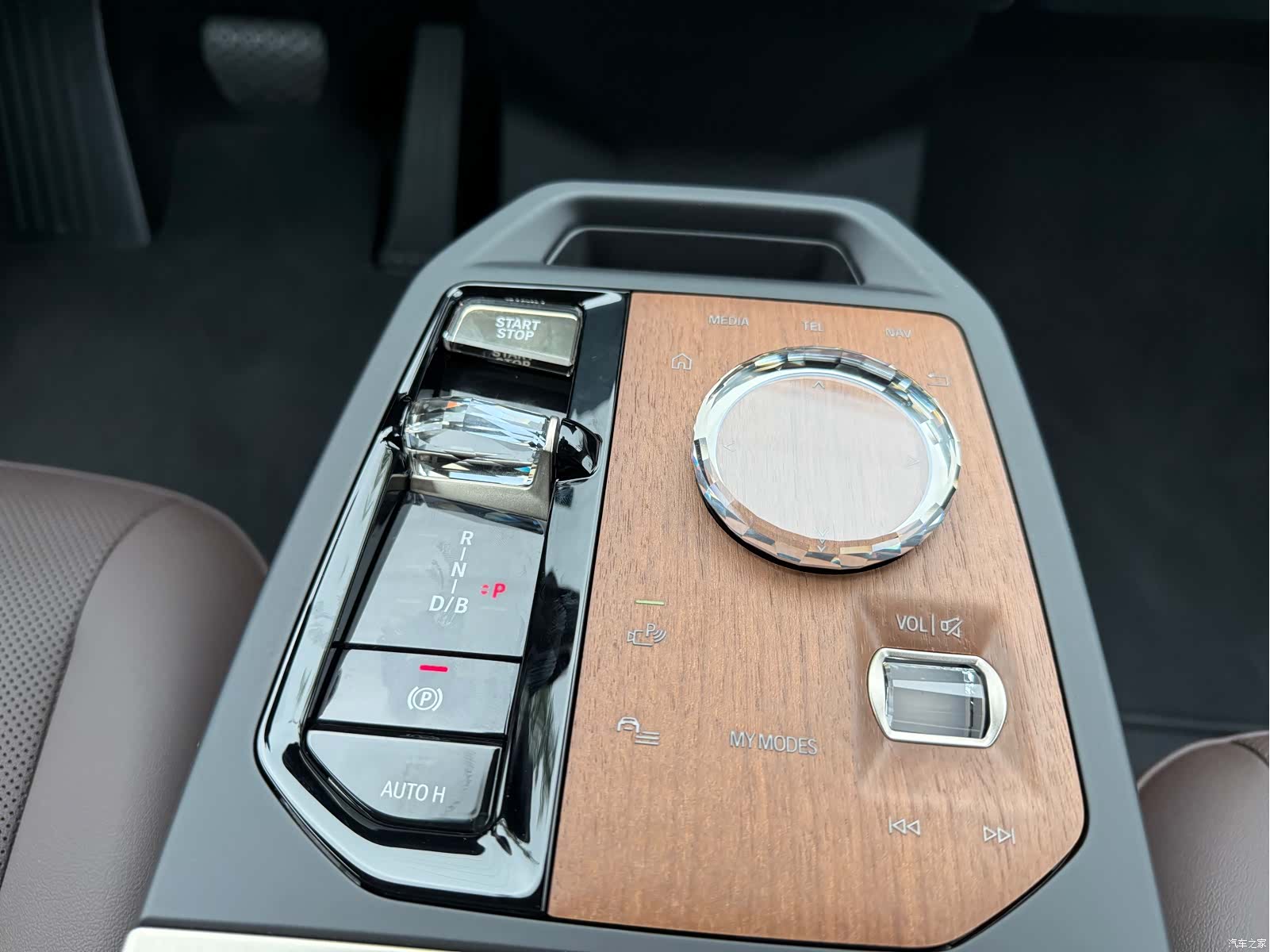 BMW iX, 2025 10