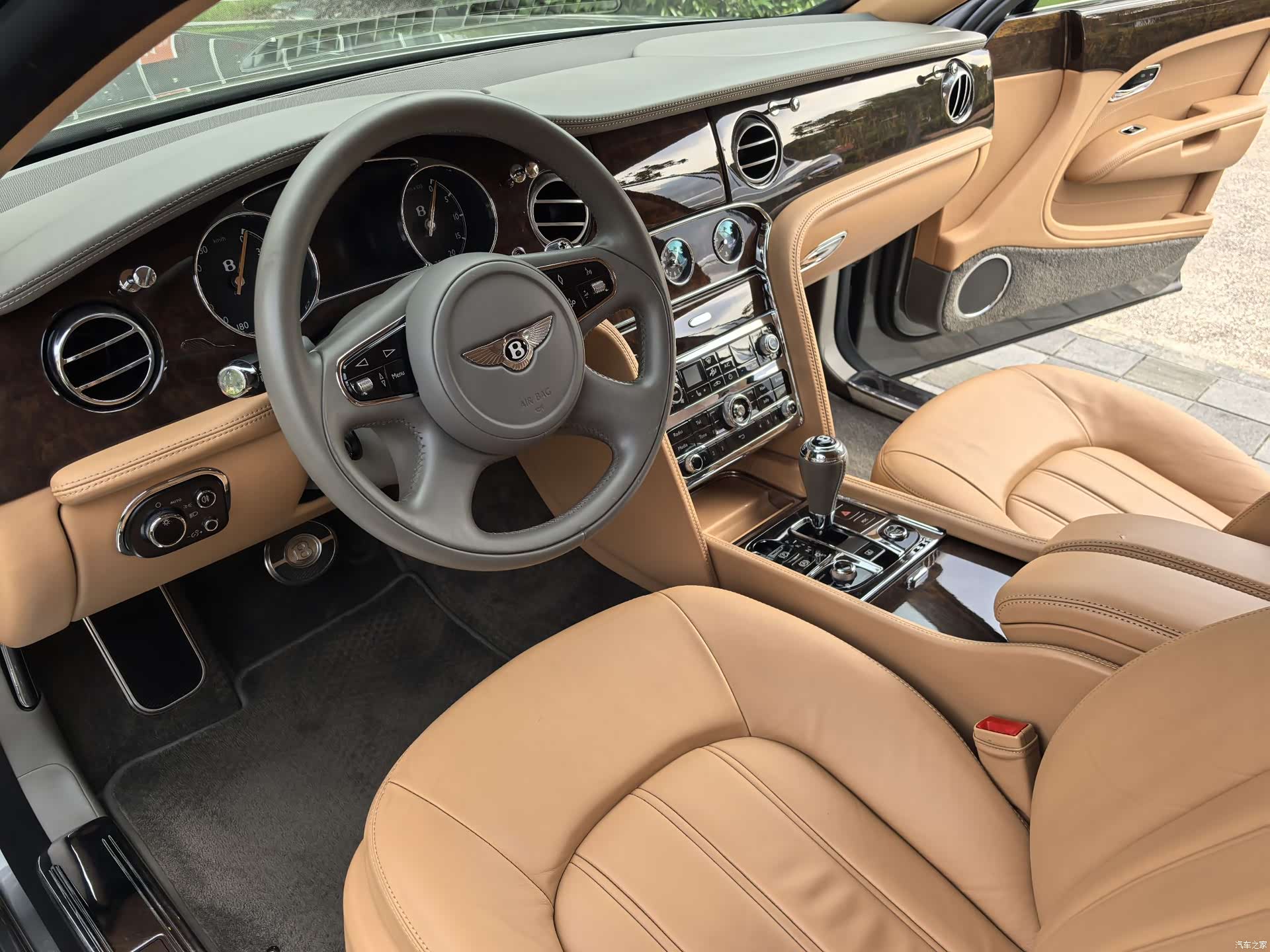 Bentley Mulsanne, 2015 41