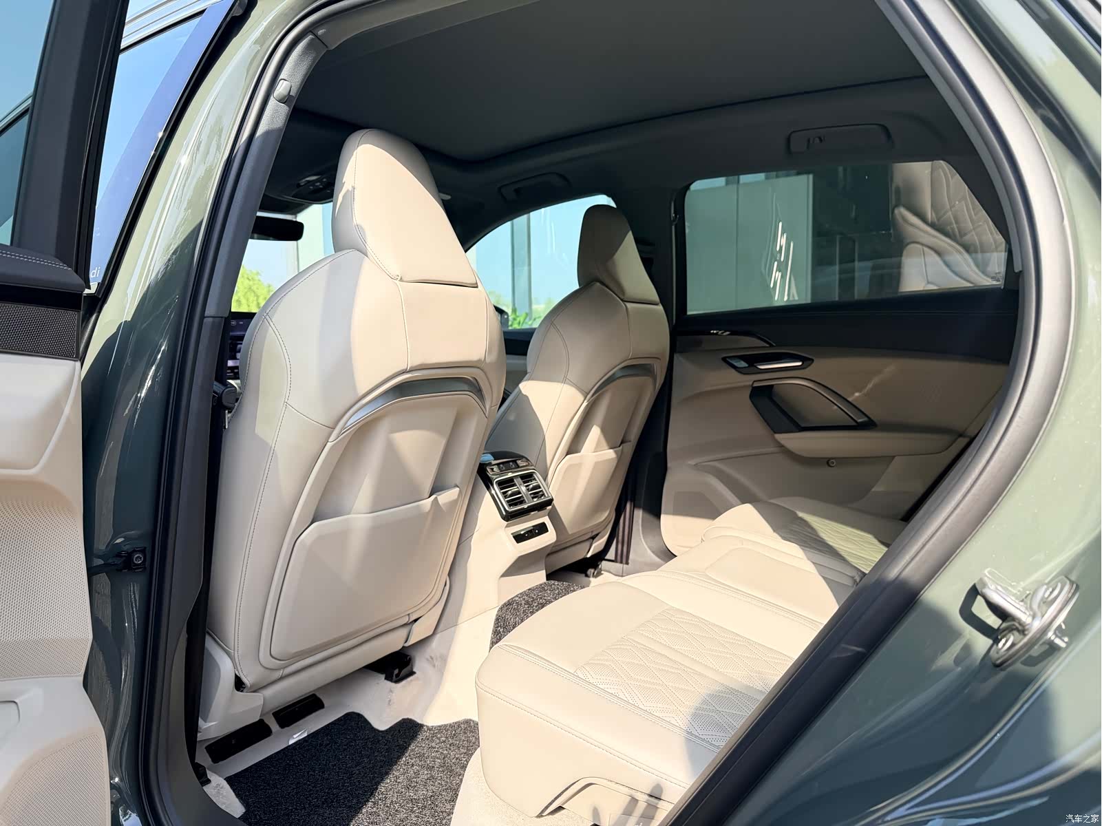 Audi Q5L, 2026 10