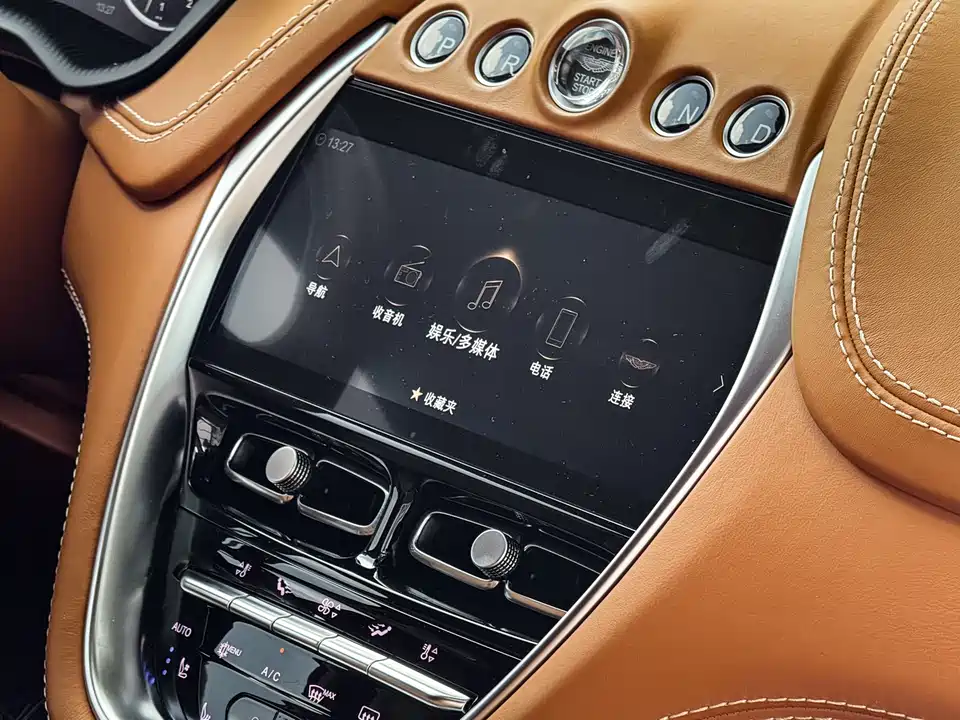Aston Martin DBX Aston Martin DBX