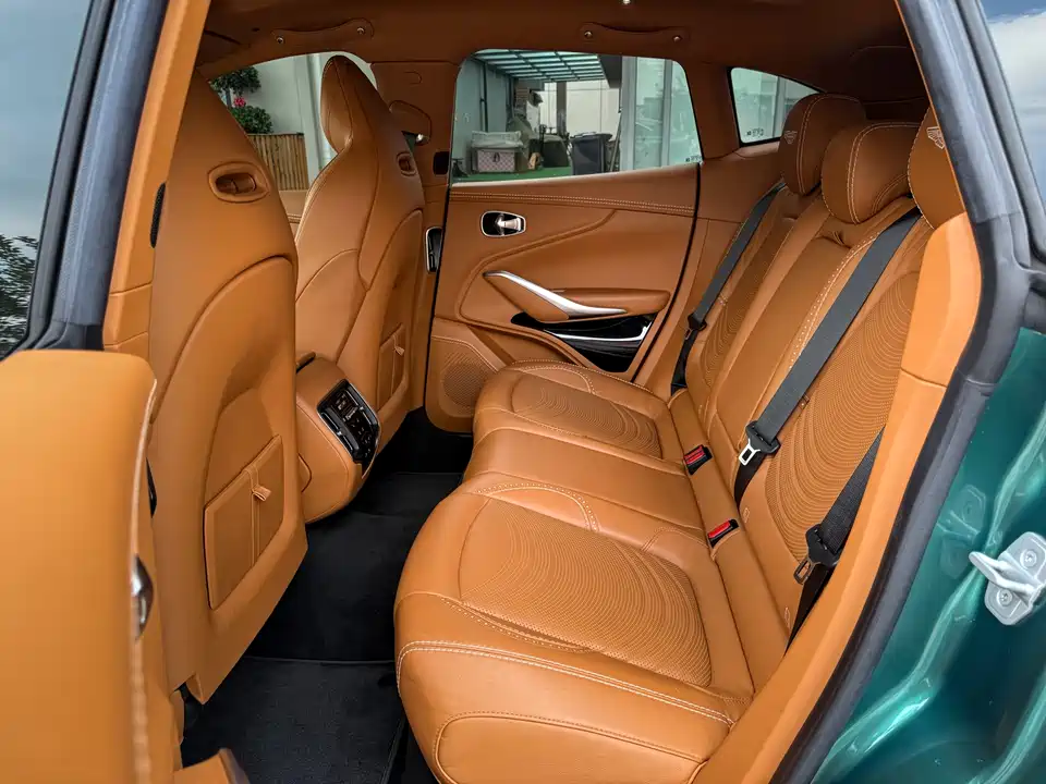 Aston Martin DBX Aston Martin DBX