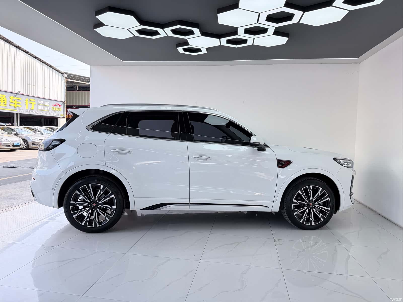 Hongqi HS5, 2024 12