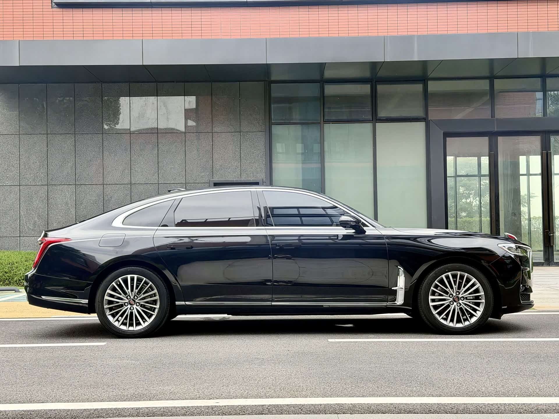 Hongqi H9, 2023 все фото