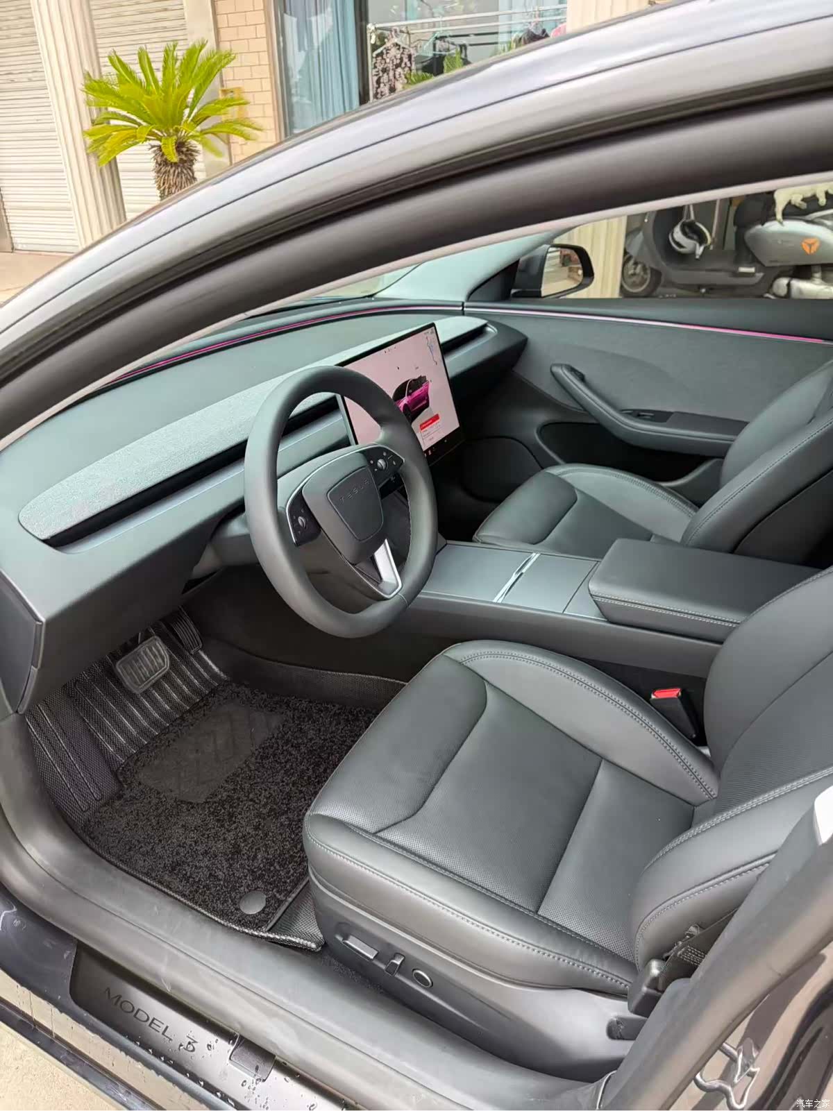 Tesla Model 3, 2025 11
