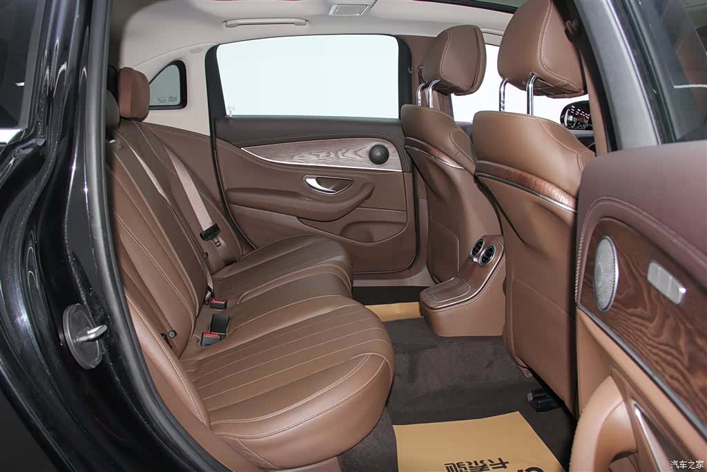 Mercedes-Benz E-Class, 2023 23
