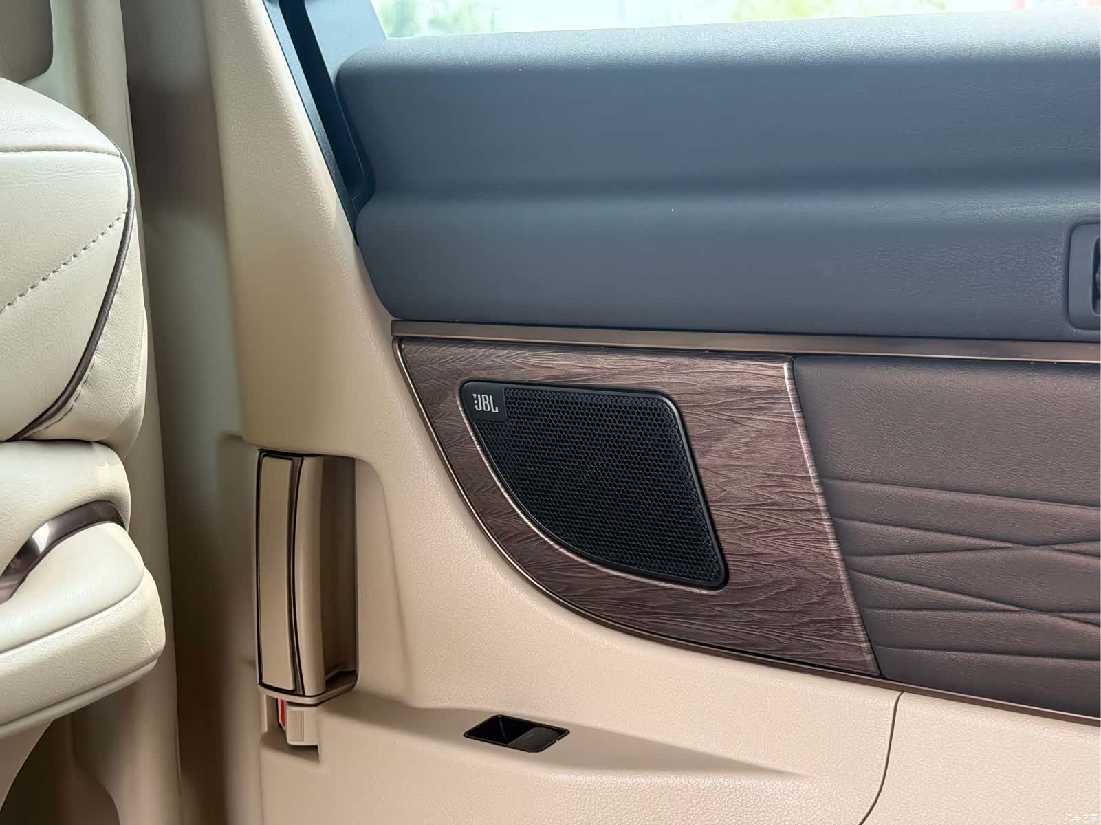 Toyota Alphard, 2023 18