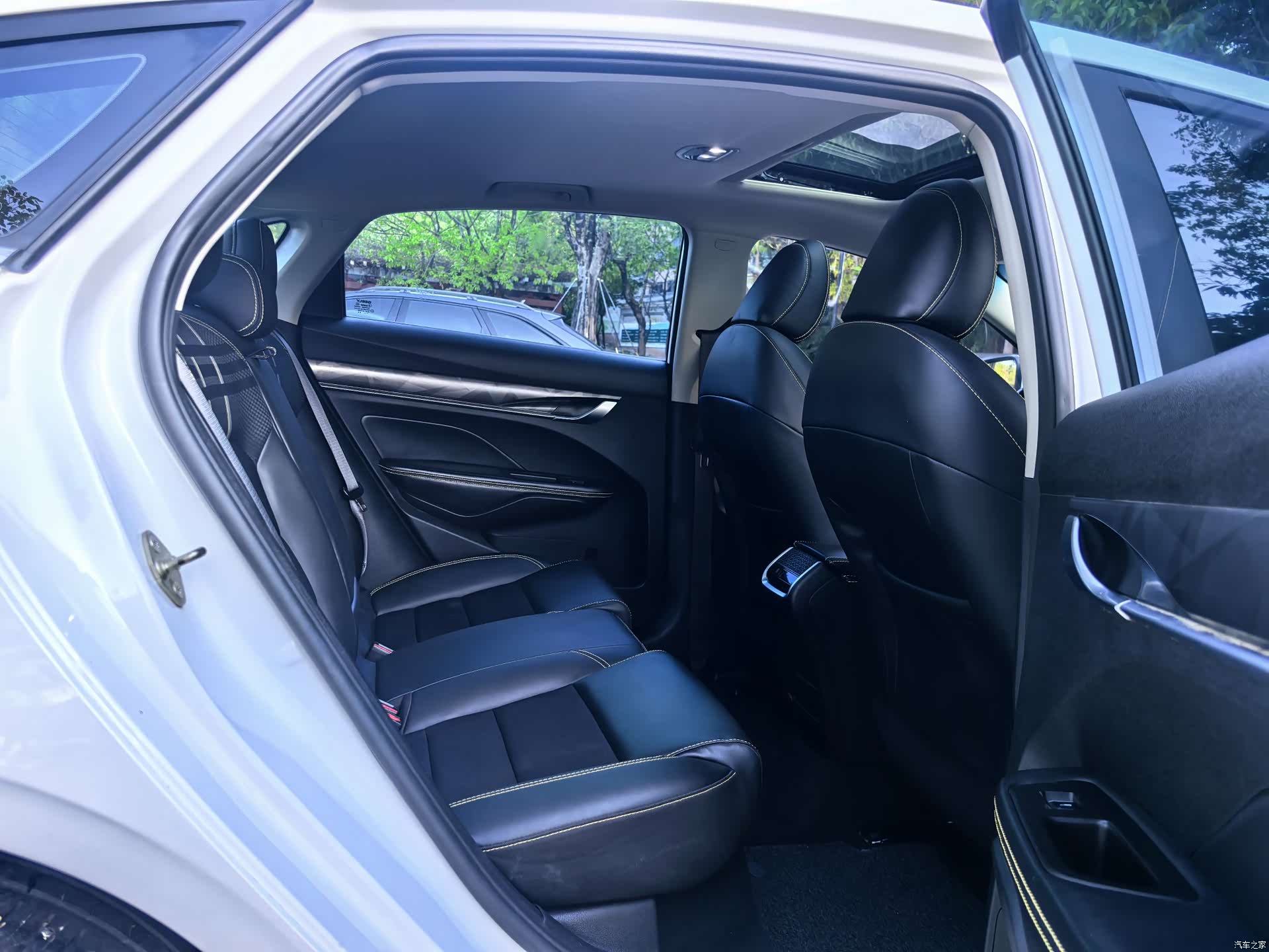 Geely Binray, 2022 22