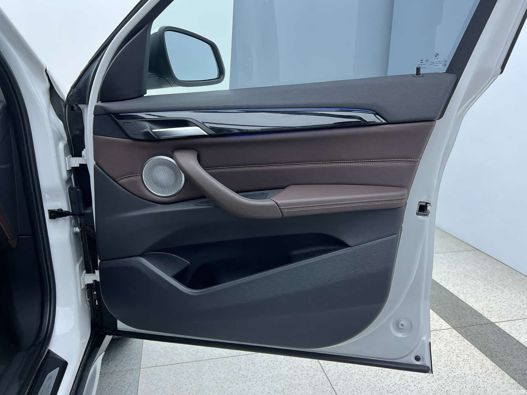 BMW X1, 2021 все фото