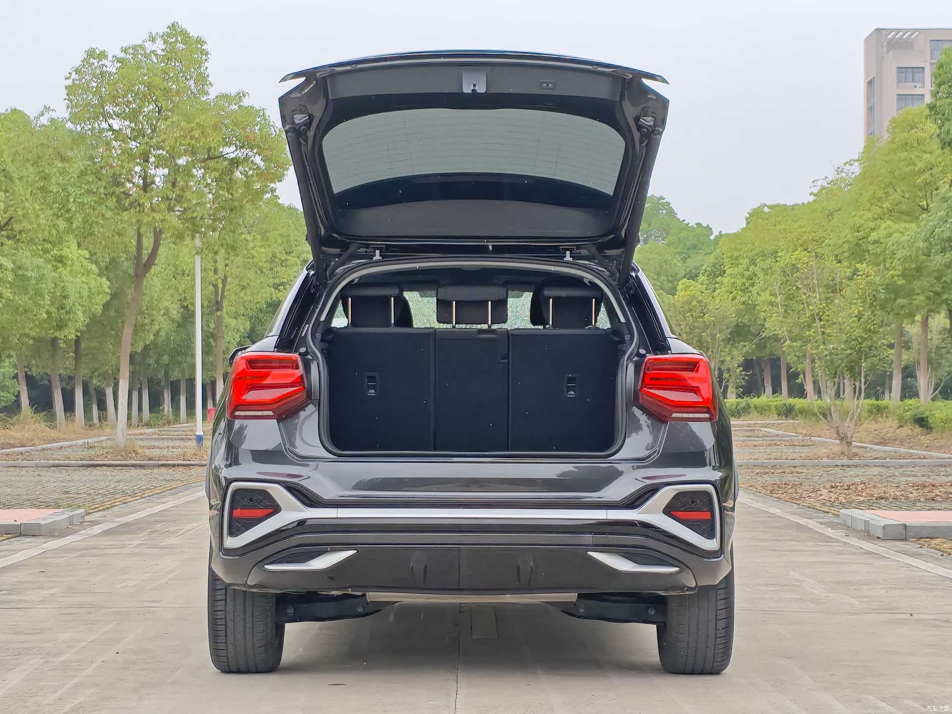 Audi Q2L, 2023 14