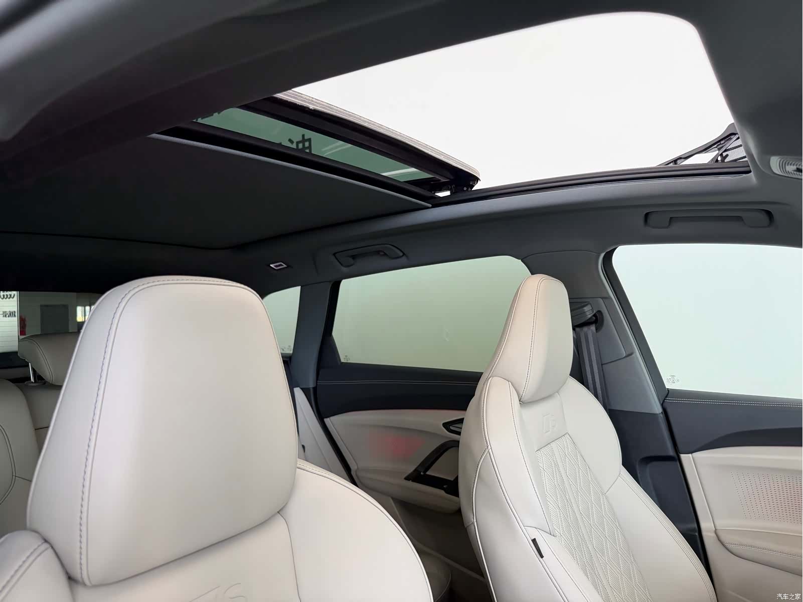 Audi Q5L, 2025 11