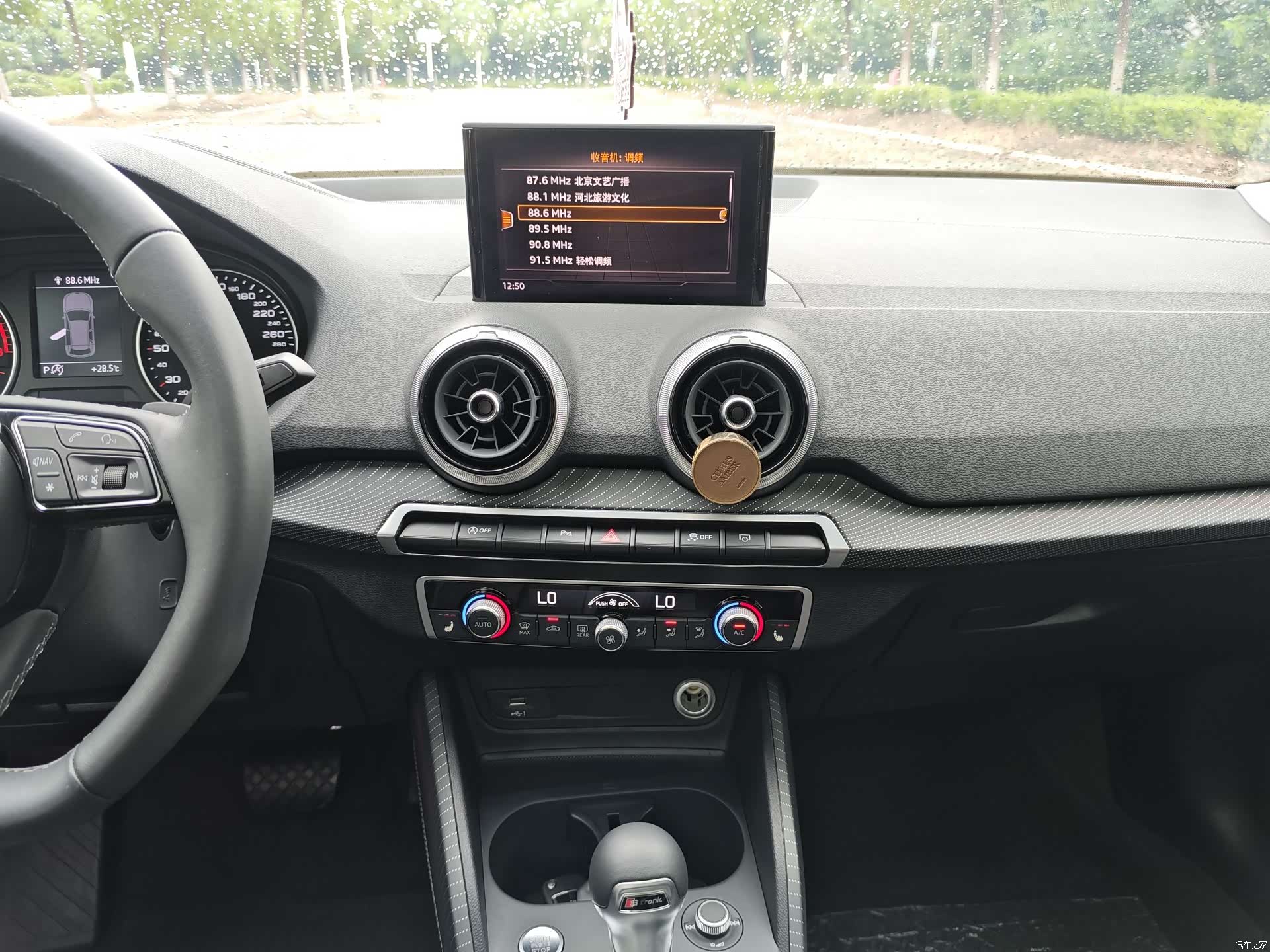 Audi Q2L, 2023 28