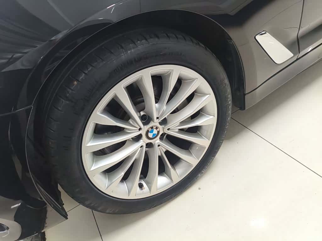 BMW 5 Series, 2019 23