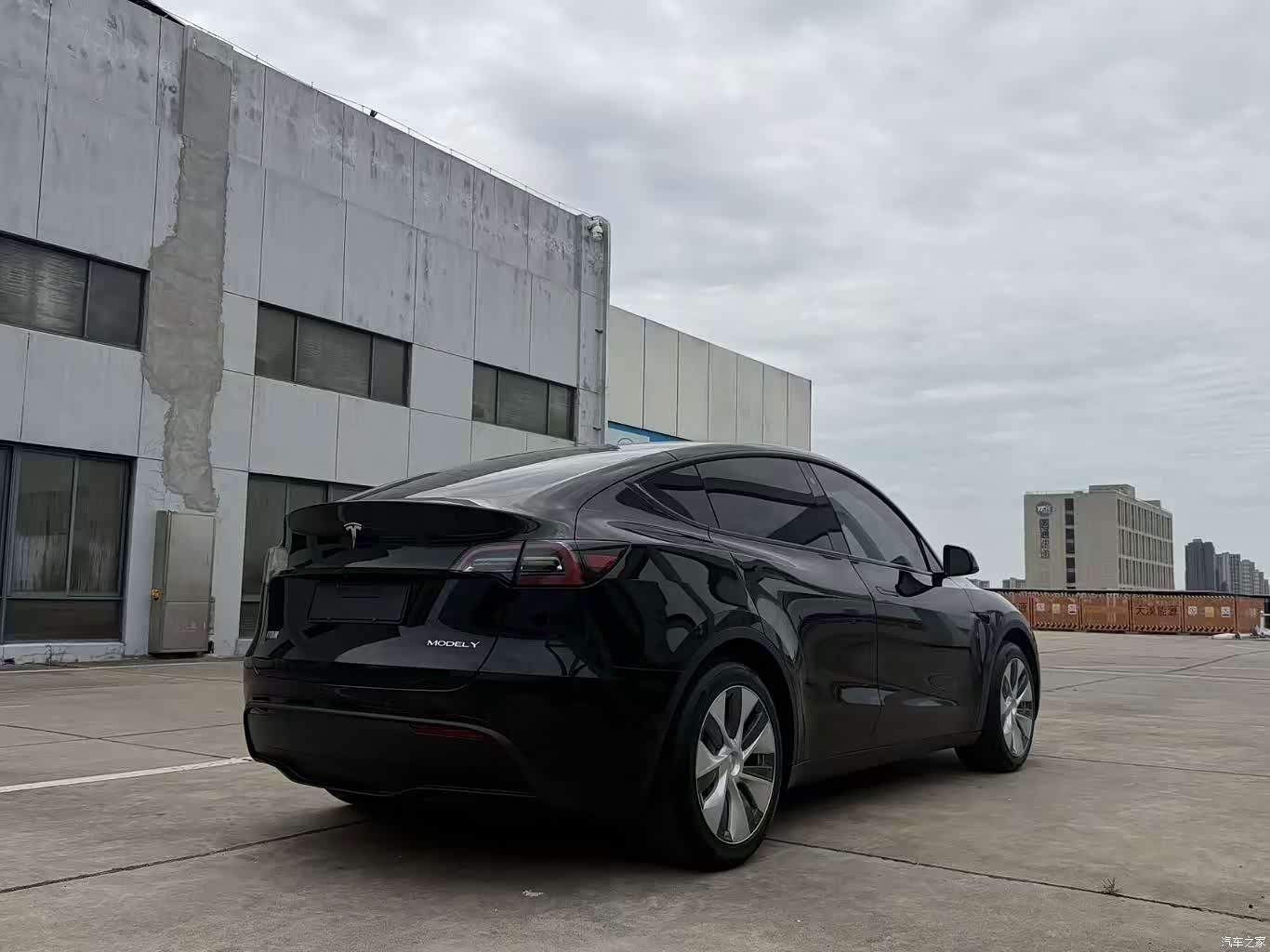 Tesla Model Y, 2023 9