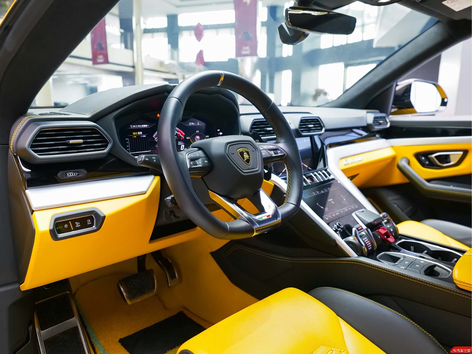 Lamborghini Urus, 2020 10