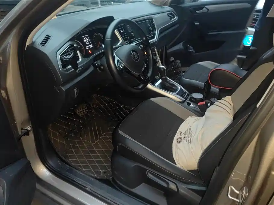 Volkswagen T-ROC exploring Songs